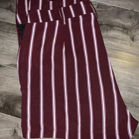 Guess high wasted shorts - Picture 2 of 4